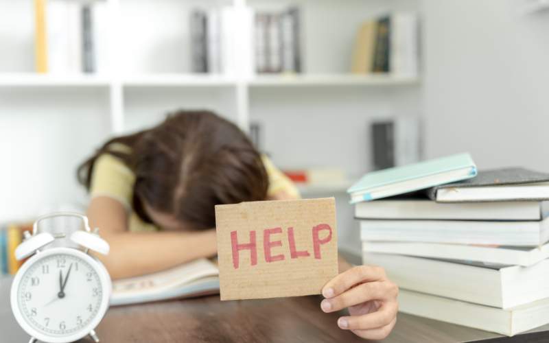 Μαθητές με Άγχος και Κατάθλιψη: Αντιμετώπιση μέσω της Γνωσιακής Συμπεριφορικής Θεραπείας (CBT)